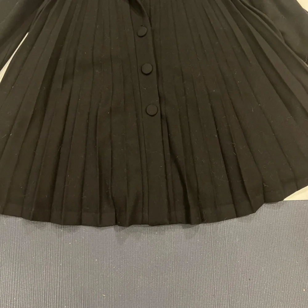 H&M PLEATED WOOL SWING COAT-- GENTLY WORN - Picture 3 of 5